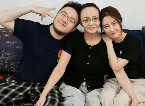 学生娱乐吃瓜热潮持续升温，喵姐视频大全成休闲新宠，幕后吃瓜故事引发关注