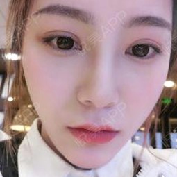 揭秘娱乐圈：从吃瓜猹到周雨彤的时尚风波