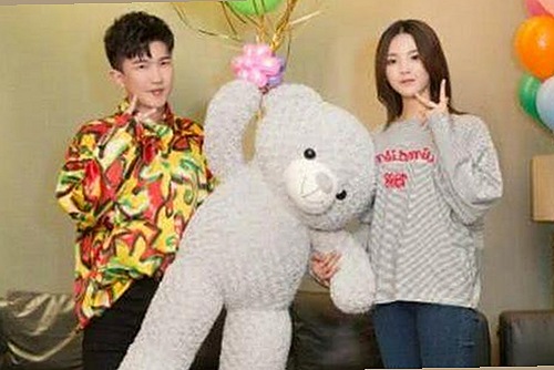 娱乐圈吃瓜热潮持续,陈乔恩笑料频出引发网友热议